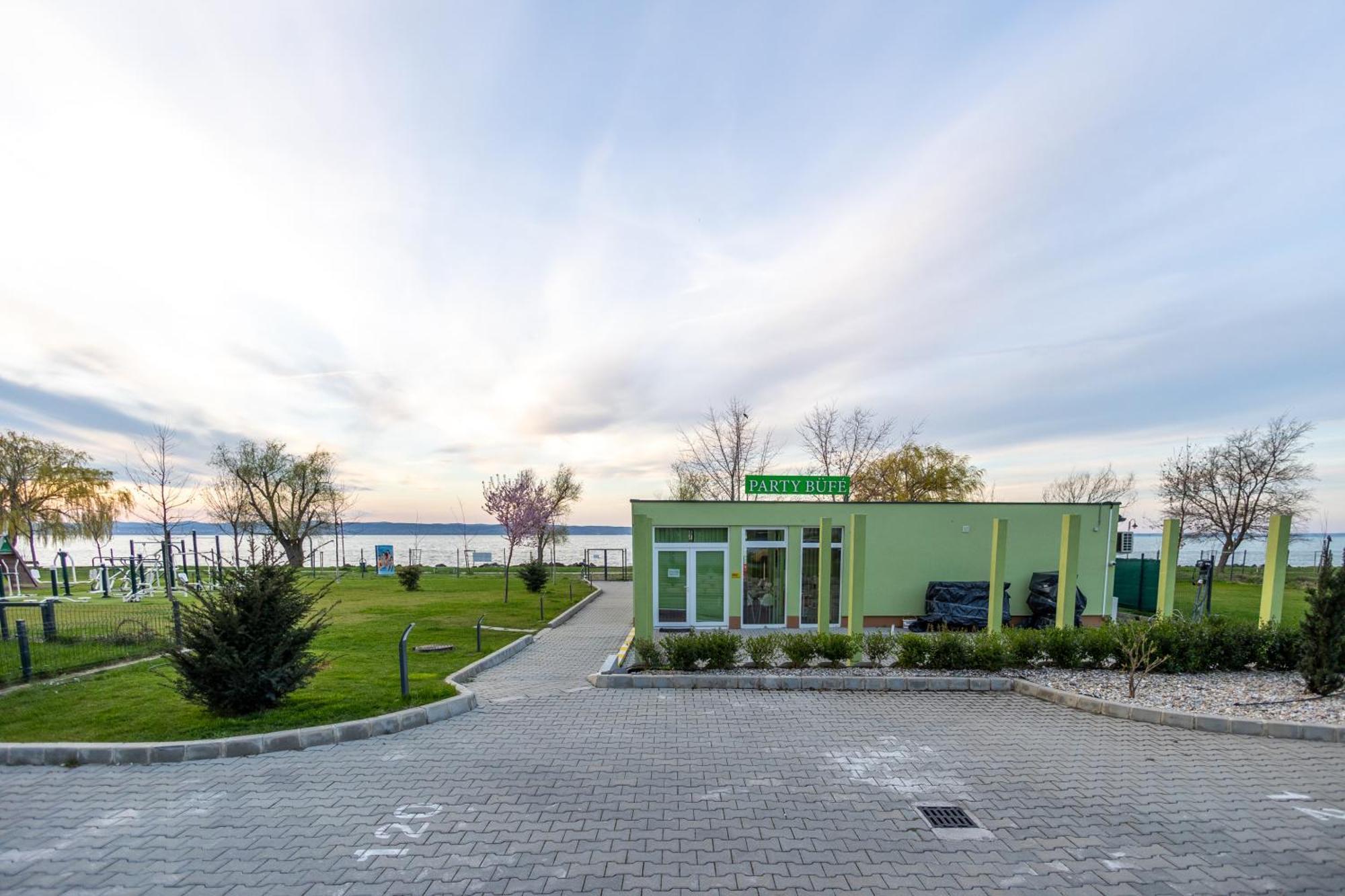 Marine Apartman By Bltn Siofok Ngoại thất bức ảnh
